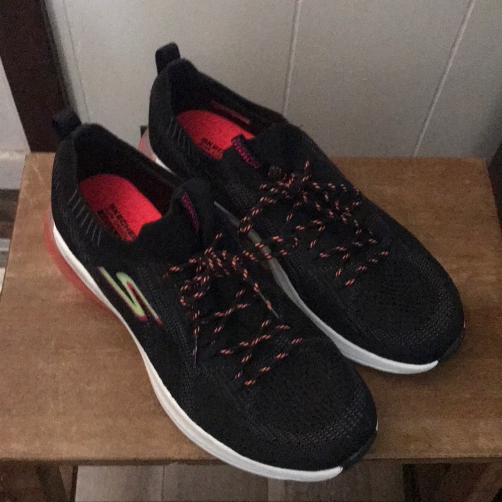 Skechers